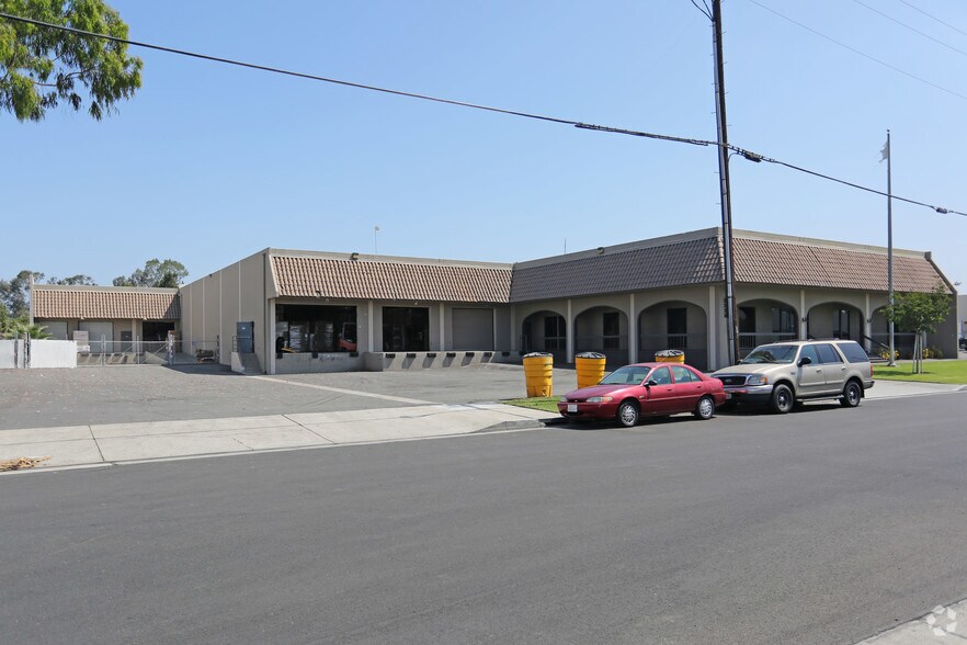 More Photos Of 3233 W Castor St, Santa Ana Manufacturing For Lease
