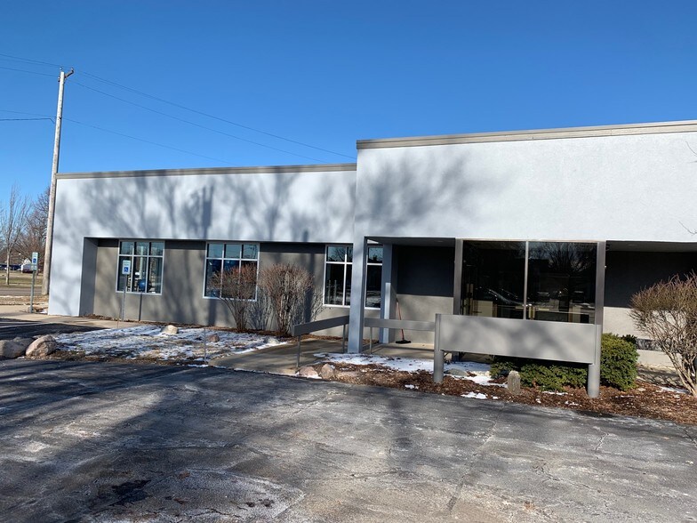 More Photos Of 653 Michigan Ave, Holland Freestanding For Lease