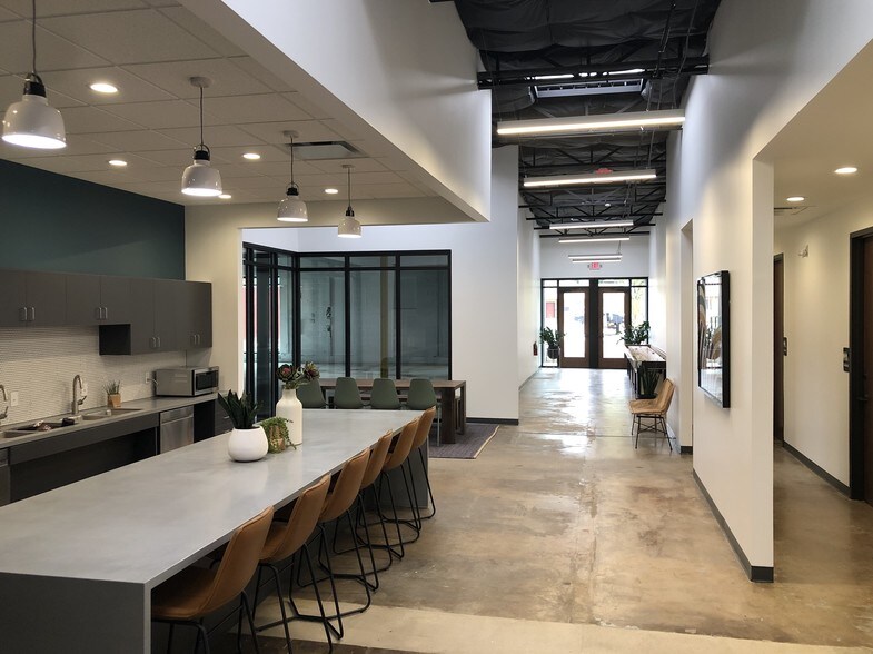 More Photos Of 3927 Main St, Dallas Office For Lease