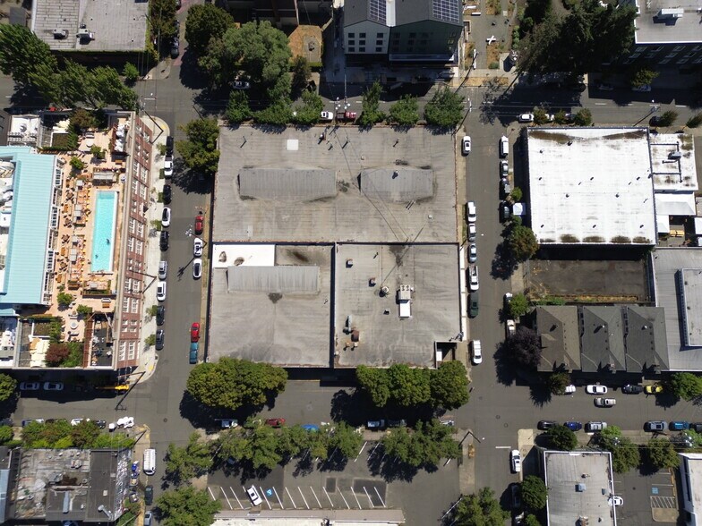 More Photos Of 1011 SE Oak St, Portland Industrial For Sale