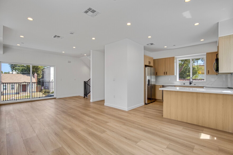 More Photos Of 10826 Hesby St, North Hollywood Apartments For Sale