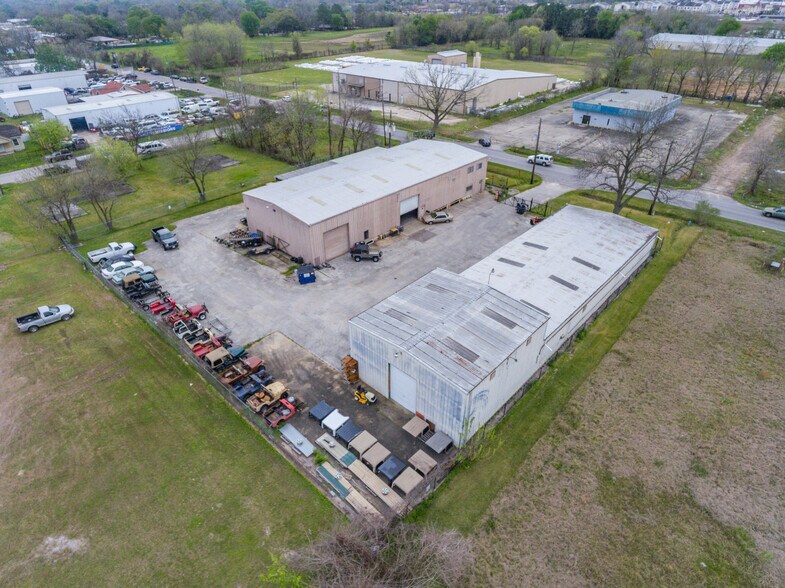 More Photos Of 410 W Canino Rd, Houston Manufacturing For Sale