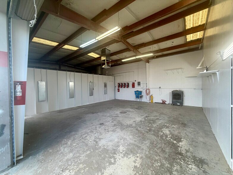 More Photos Of 625 W Broadway Rd, Mesa Service For Lease