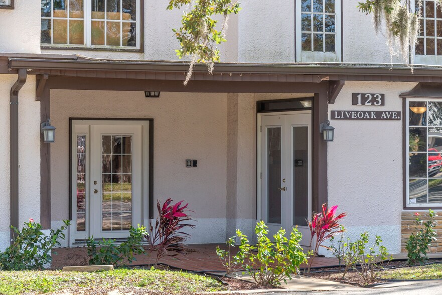 More Photos Of 123 Live Oak Ave, Daytona Beach Office Residential For Sale