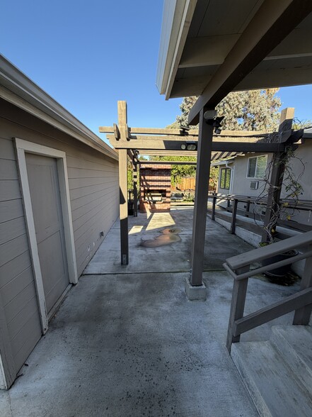 More Photos Of 1874 Villa St, Mountain View Office Residential For Lease