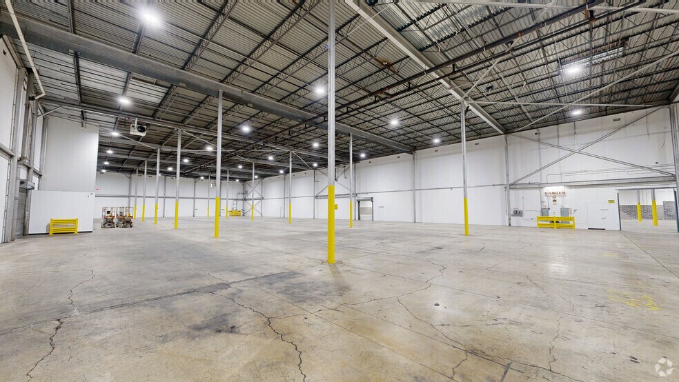 Primary Photo Of 95 Mayhill St, Saddle Brook Distribution For Lease