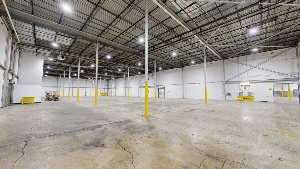 Primary Photo Of 95 Mayhill St, Saddle Brook Distribution For Lease