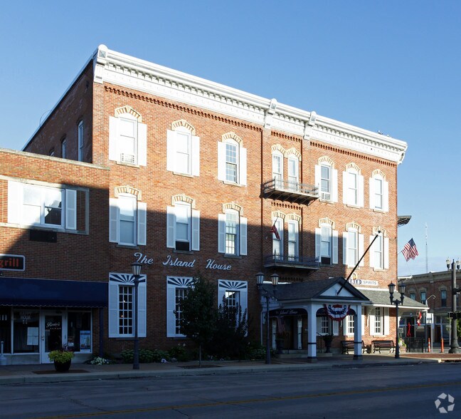 102 Madison St, Port Clinton, OH 43452 Hotel For Sale