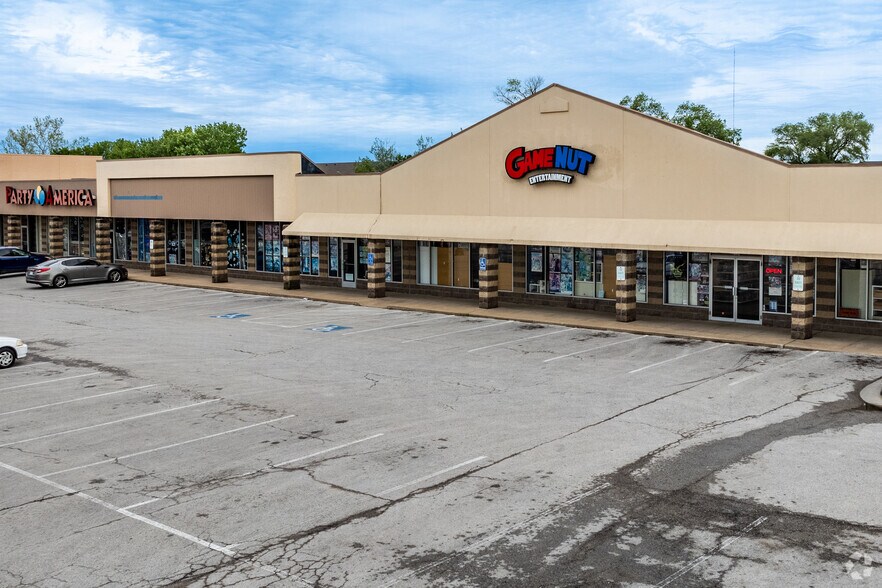 More Photos Of 2329 S Iowa St, Lawrence Freestanding For Sale