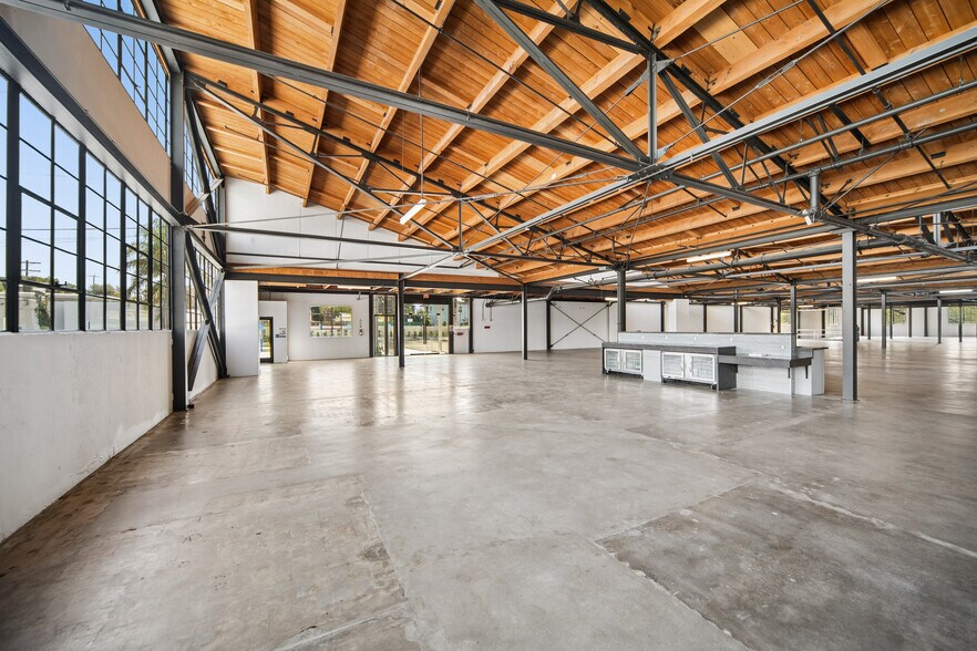 More Photos Of 4000-4010 Chevy Chase Dr, Los Angeles Office For Lease