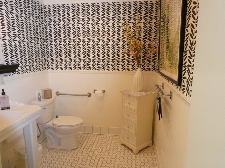 More Photos Of 1101 Foothill Blvd, La Cañada Flintridge Storefront For Lease