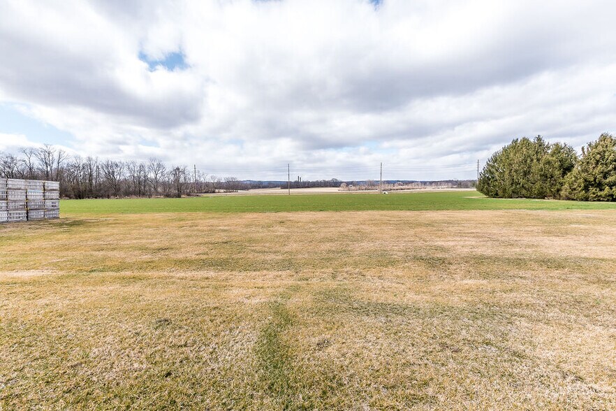 More Photos Of 196 Carlton Dr, Inwood Industrial For Sale