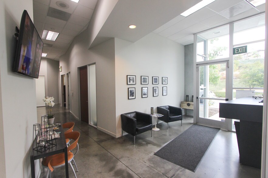 More Photos Of 28005 Smyth Dr, Santa Clarita Loft Creative Space For Lease