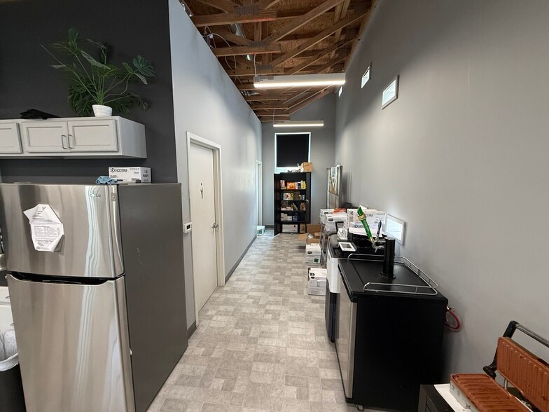 More Photos Of 1001-1007 S Main St, Fort Worth Storefront Retail Office For Lease