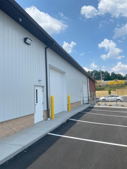 More Photos Of 975 Sawtooth Oak Cir, Harrisonburg Warehouse For Sale