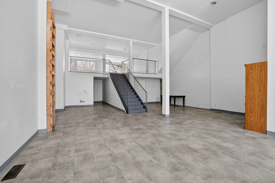 More Photos Of 1577-1579 Rue Fleury E, Montréal Storefront Retail Residential For Lease