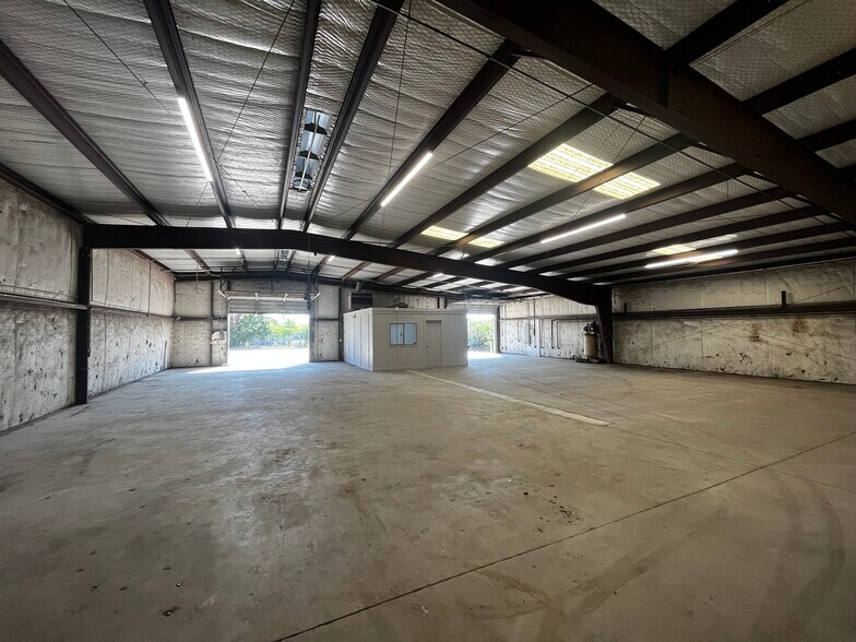 More Photos Of 101 Kristen Ct, Wylie Warehouse For Lease