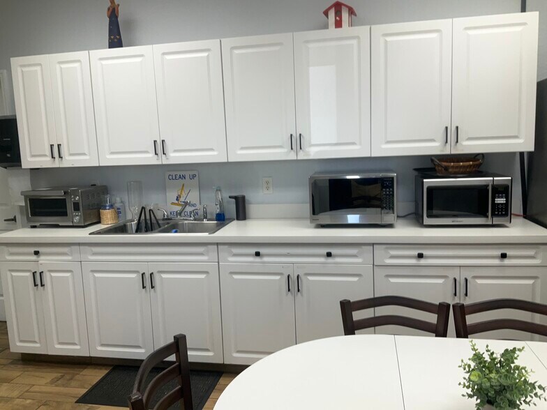More Photos Of 11607 Prospect Dr, Odessa Manufacturing For Sale