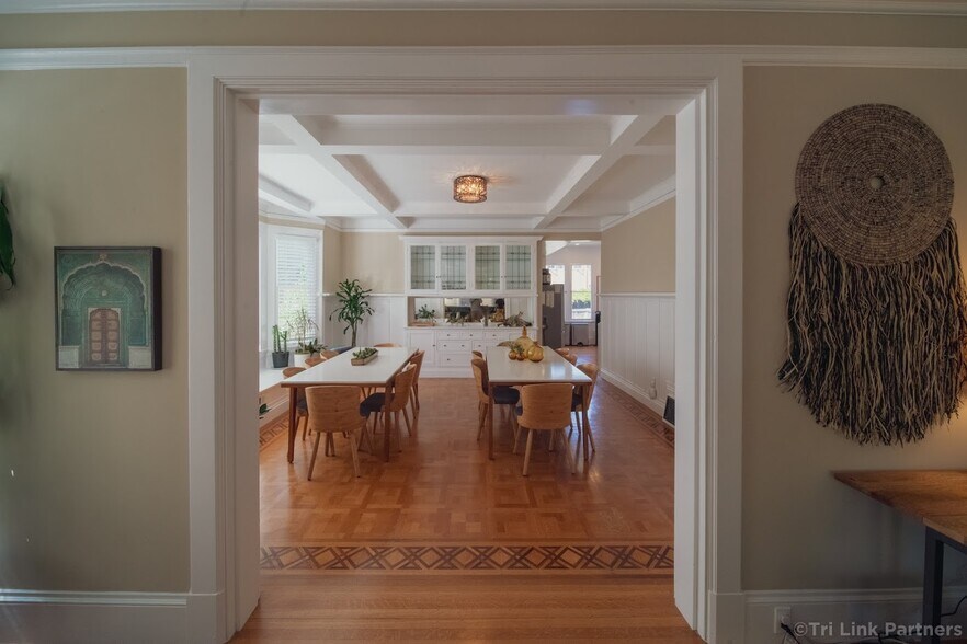 More Photos Of 435 Vernon St, Oakland Specialty For Sale