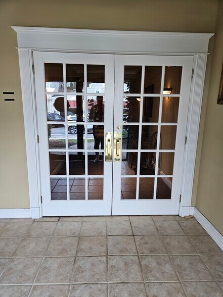 More Photos Of 345-215 W Main St, Leola Storefront Retail Office For Lease