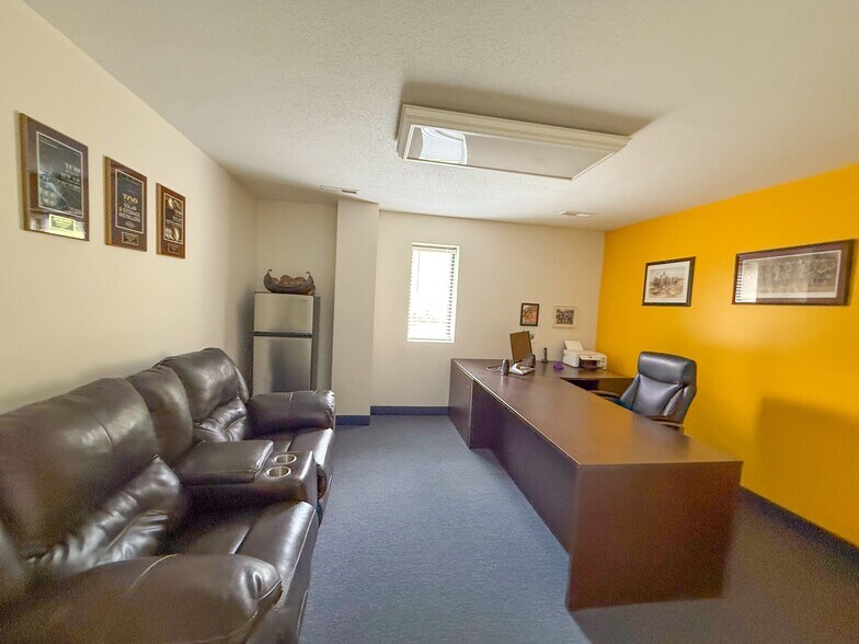 More Photos Of 2335 Columbia Hwy, Pulaski Office For Sale