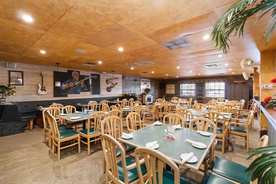 More Photos Of 362 W Dearborn St, Englewood Storefront For Sale