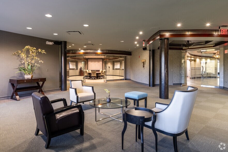 More Photos Of 2045 Lincoln Hwy, Edison Office For Lease