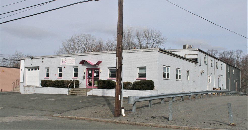 More Photos Of 19 6th Rd, Woburn Service For Sale