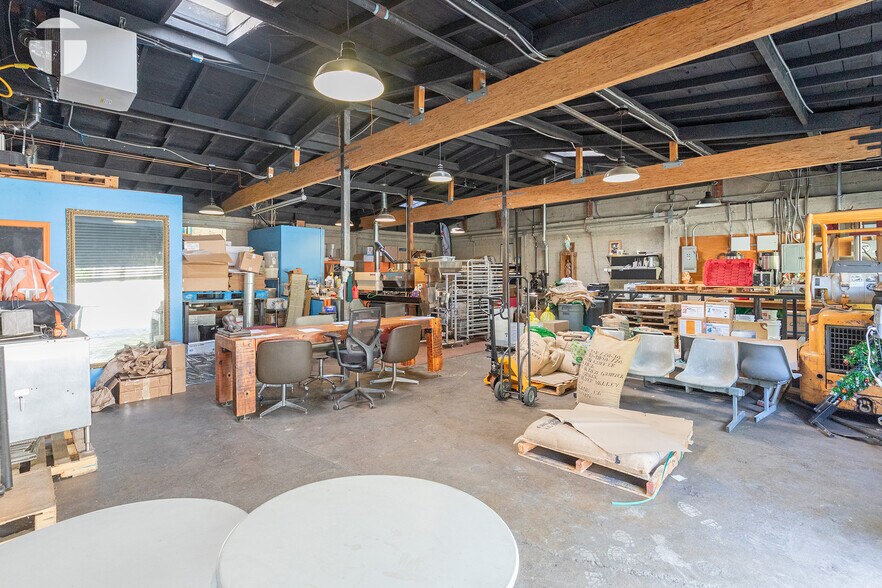 More Photos Of 3527 Broadway, Sacramento Storefront For Sale