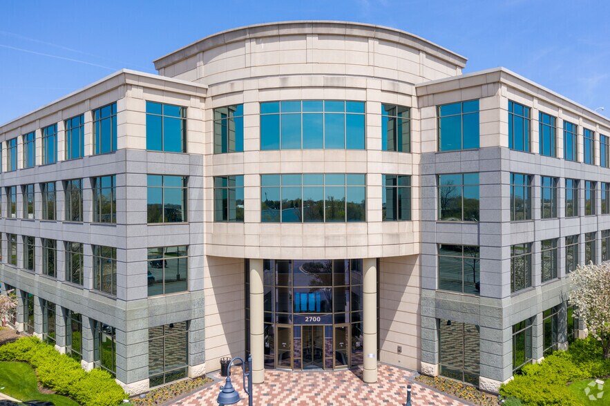 More Photos Of 2700 Patriot Blvd, Glenview Office For Lease