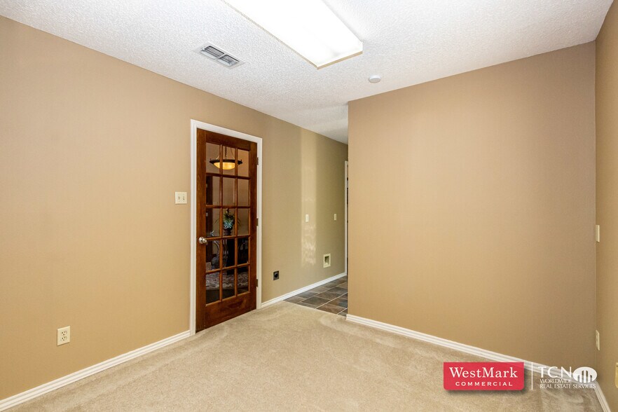 More Photos Of 4010 21st St, Lubbock Office For Lease