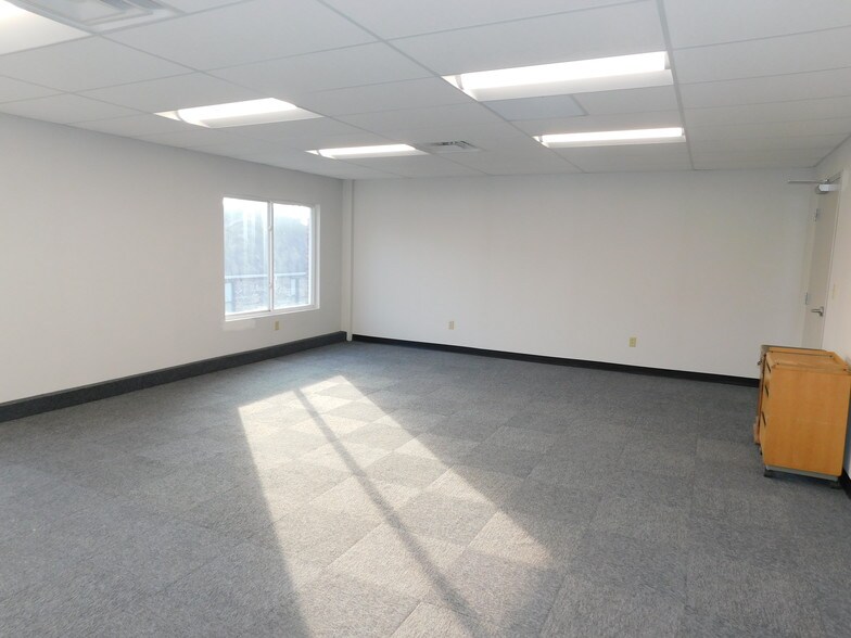 More Photos Of 3270 W North Bend Rd, Cincinnati Office Residential For Sale