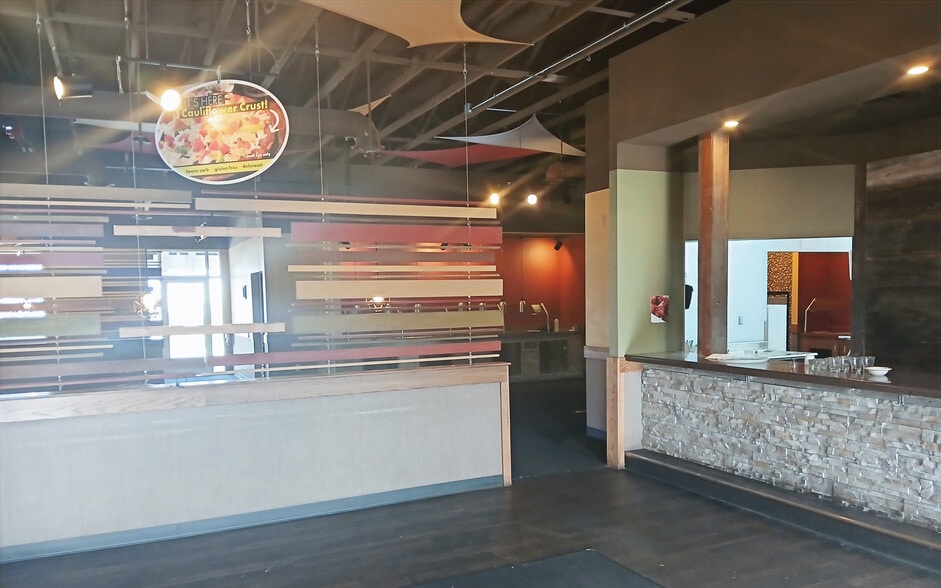 More Photos Of 1727 N Henderson St, Galesburg Restaurant For Sale