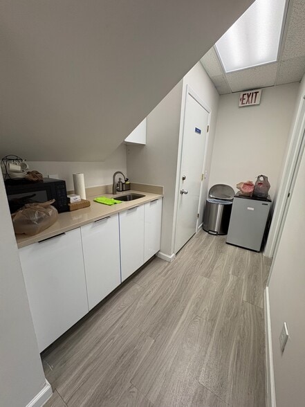 More Photos Of 6105 Memorial Hwy, Tampa Office For Lease