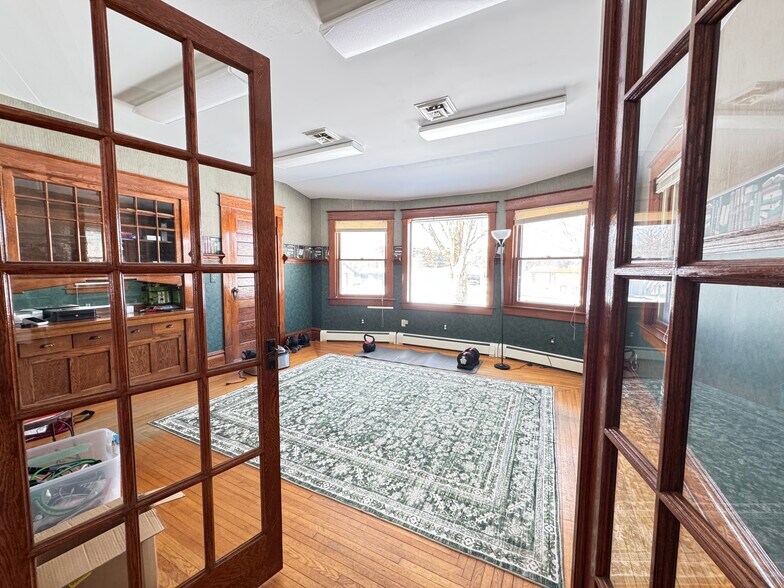 More Photos Of 300 E Pioneer St, Crandon Flex For Sale