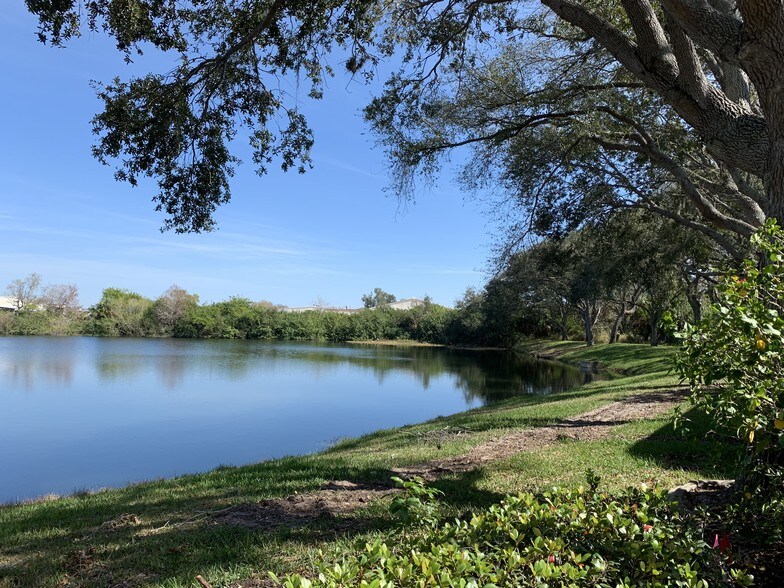 More Photos Of 7565-7575 Commerce Ct, Sarasota Flex For Sale