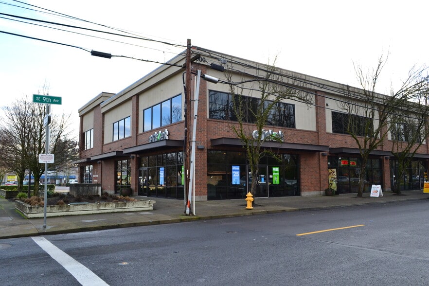 More Photos Of 960-980 SE Oak St, Hillsboro Unknown For Lease