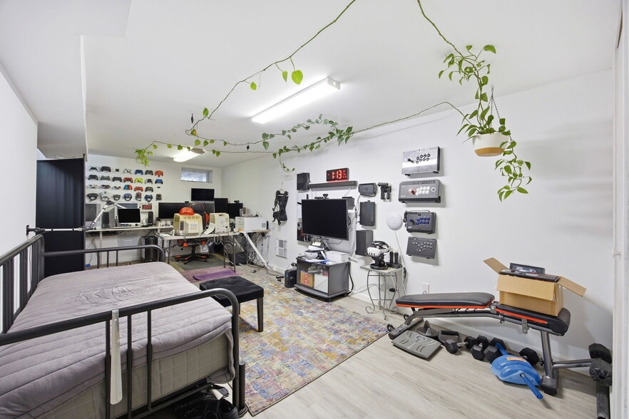 More Photos Of 96 Coale Ave, Staten Island Multifamily For Sale