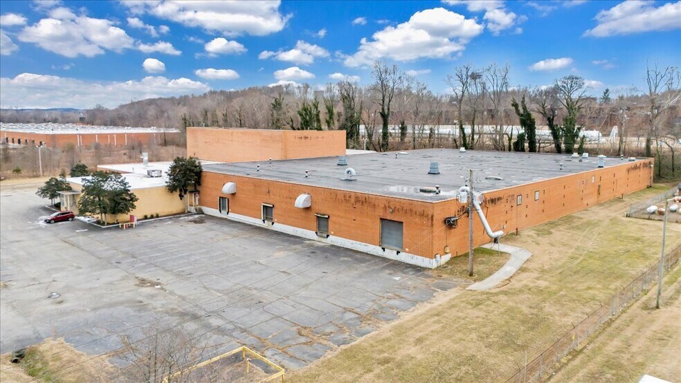 More Photos Of 650 Frith Dr, Ridgeway Manufacturing For Lease