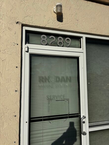 More Photos Of 8281-8297 Blaikie Ct, Sarasota Warehouse For Lease