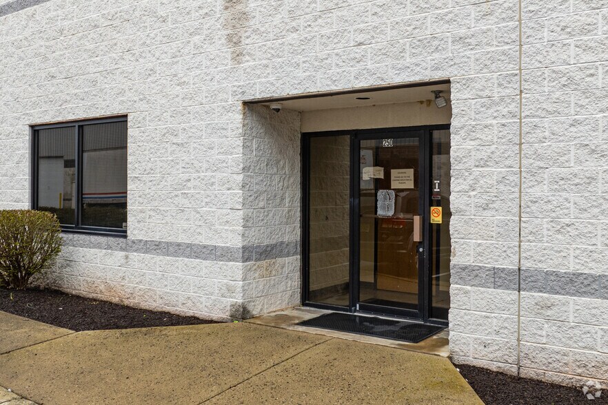 More Photos Of 250 Anchor Mill Rd, New Castle Warehouse For Lease