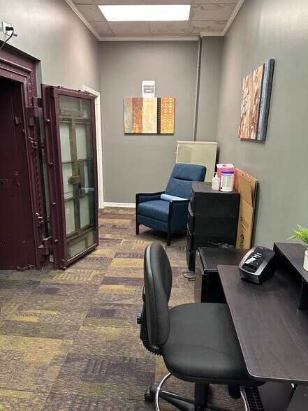 More Photos Of 332 15th St, Ashland General Retail For Sale