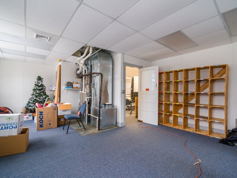 More Photos Of 50 Franklin St, Batavia Flex For Sale