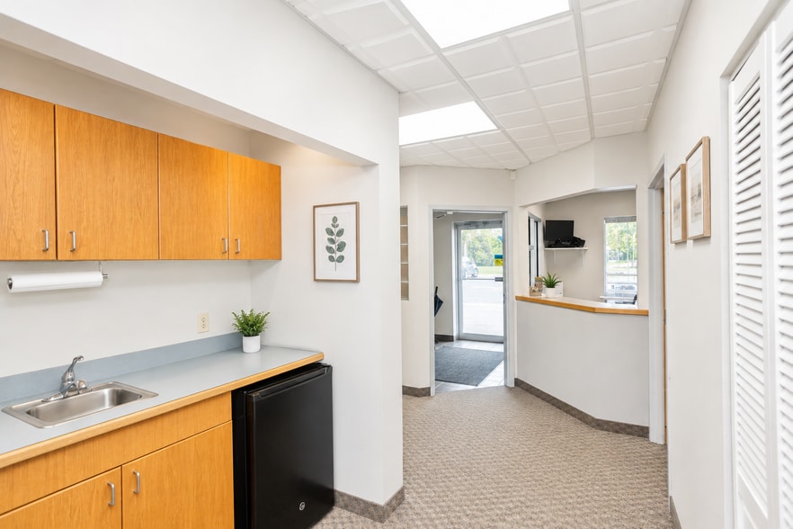 More Photos Of 21 Mainline Dr, Westfield Warehouse For Sale