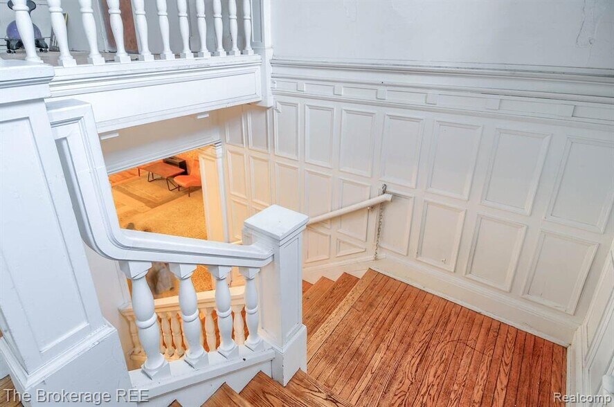 More Photos Of 142 W 2nd St, Flint Office For Sale