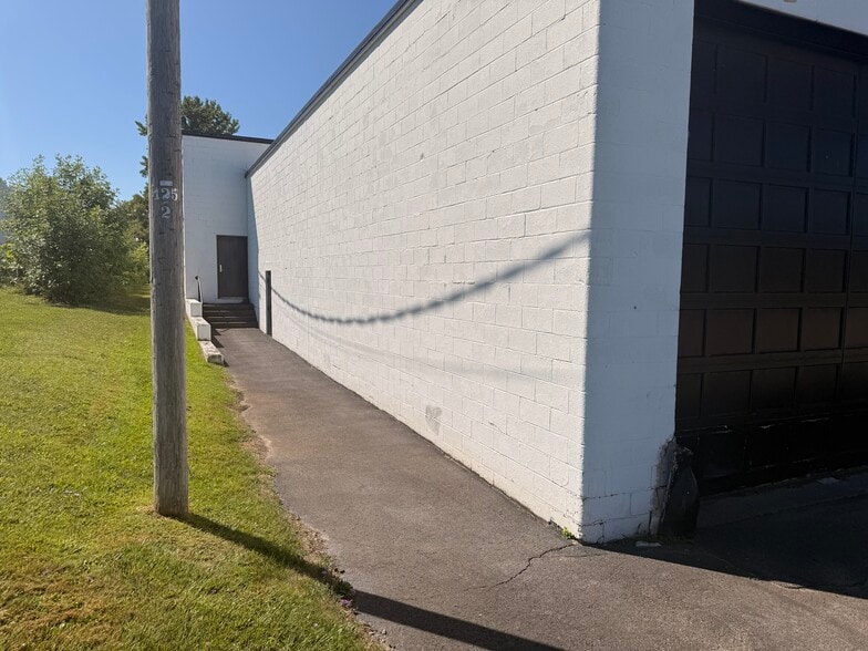 More Photos Of 6146 Molloy Rd, East Syracuse Industrial For Lease