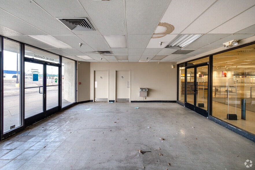 More Photos Of 7011 W Central Ave, Wichita Freestanding For Lease