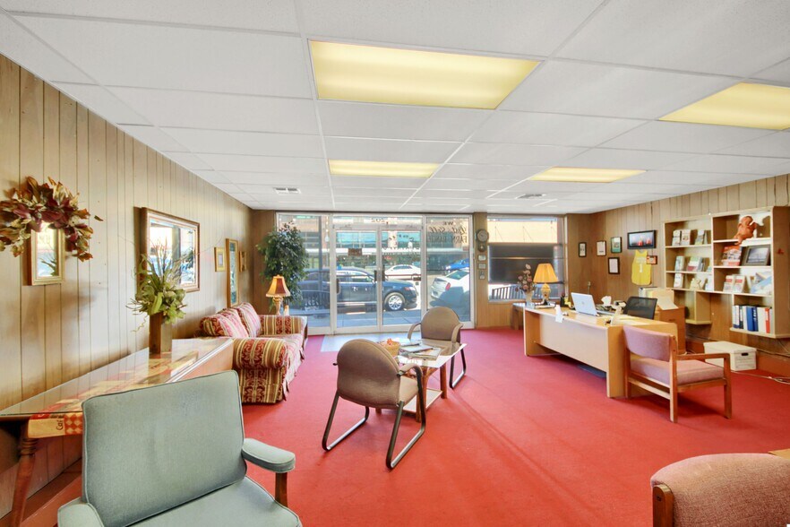 More Photos Of 202 N Main St, Taylor Loft Creative Space For Sale