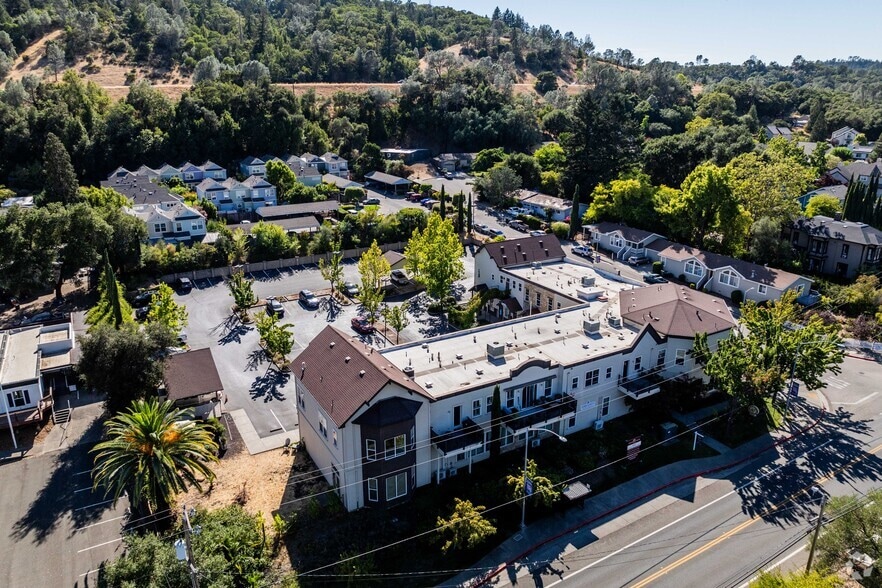 More Photos Of 112 School House Ln, Geyserville Storefront Retail Office For Lease