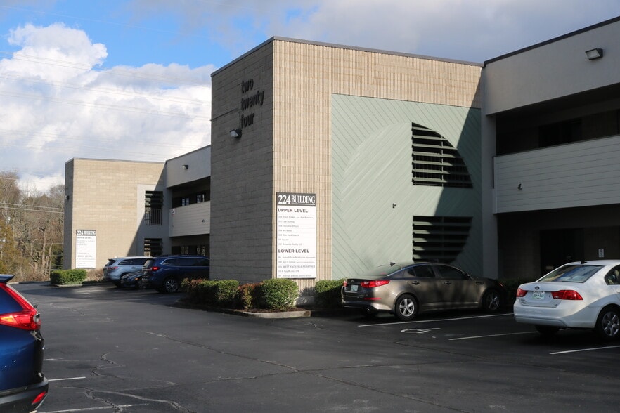 More Photos Of 224 S Peters Rd, Knoxville Medical For Lease